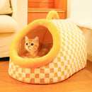 Gemütliches kleines pelziges Haus